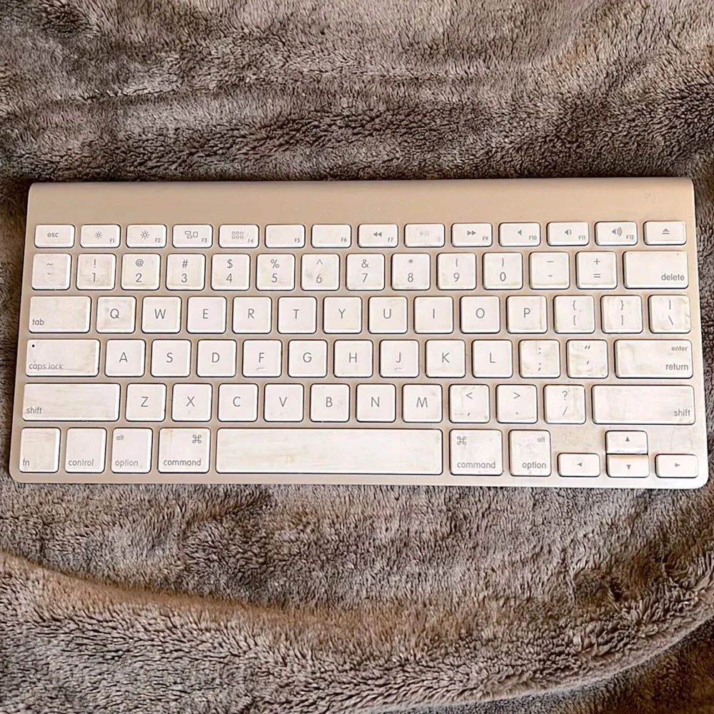 iMac wireless Bluetooth keyboard